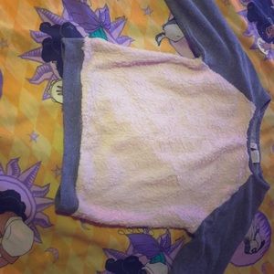 Cute long sleeve shirt with pink wool on front 💟